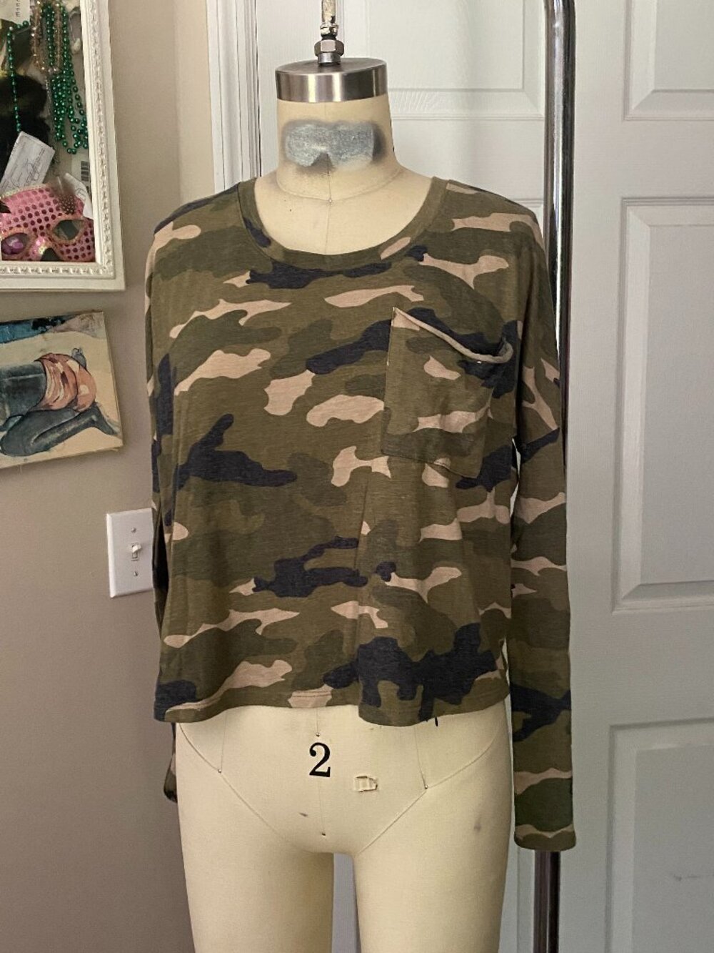 EXPRESS Camo Oversized CROP Long Sleeve pocket Tee Shirt *X-SMALL* B220